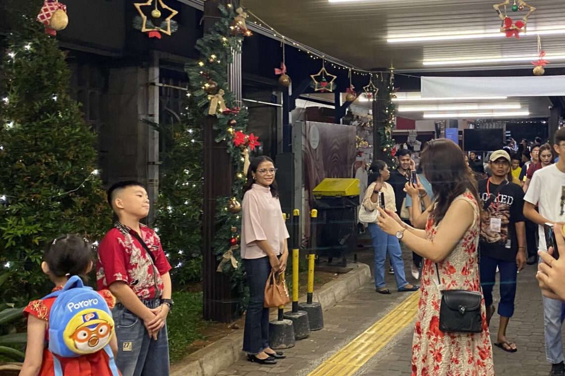 Refleksi Kedamaian: Rangkaian Misa Natal 2025 di Gereja Katedral Jakarta Berlangsung Khidmat