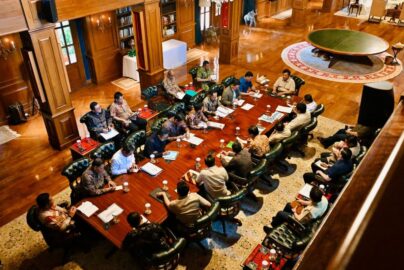 Rapat Maraton di Hambalang: Presiden Prabowo Tekankan Percepatan Huntara dan Pengerahan Alat Berat untuk Pemulihan Sumatera