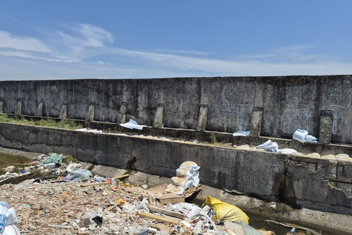 Ancaman Rob di Balik Tanggul Laut Muara Baru yang Bocor: Kegagalan Perawatan Infrastruktur
