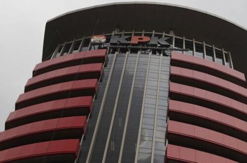 Geledah Kantor DPMPTSP Madiun, KPK Sita Uang Tunai Ratusan Juta Rupiah