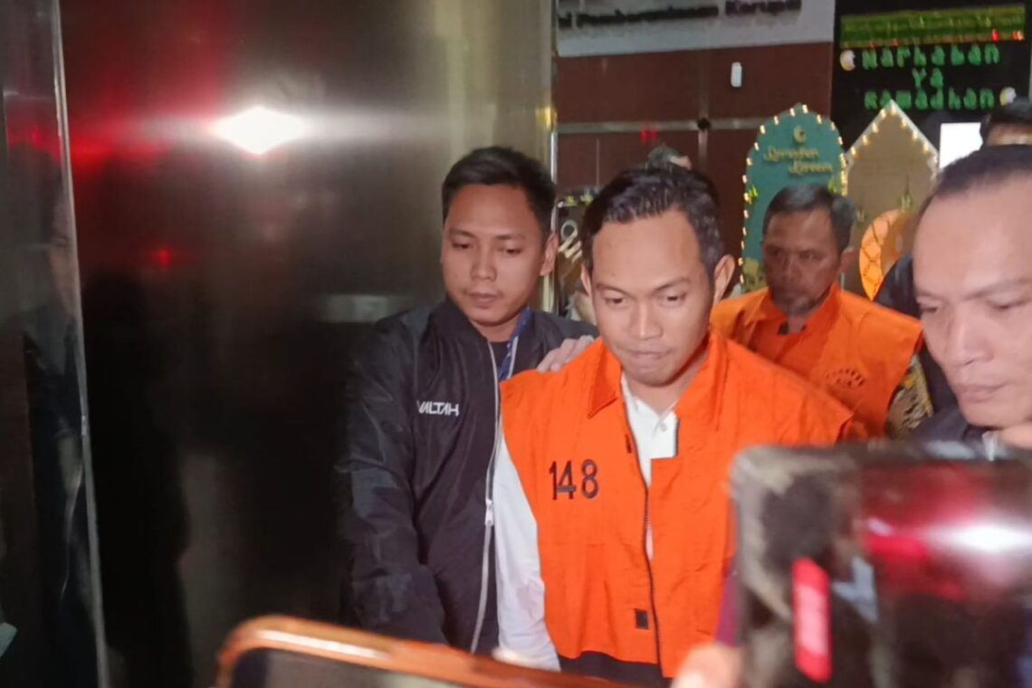 Ancaman Rotasi Jabatan: Modus Pemerasan Dana THR oleh Bupati Cilacap Terungkap