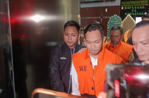 Ancaman Rotasi Jabatan: Modus Pemerasan Dana THR oleh Bupati Cilacap Terungkap